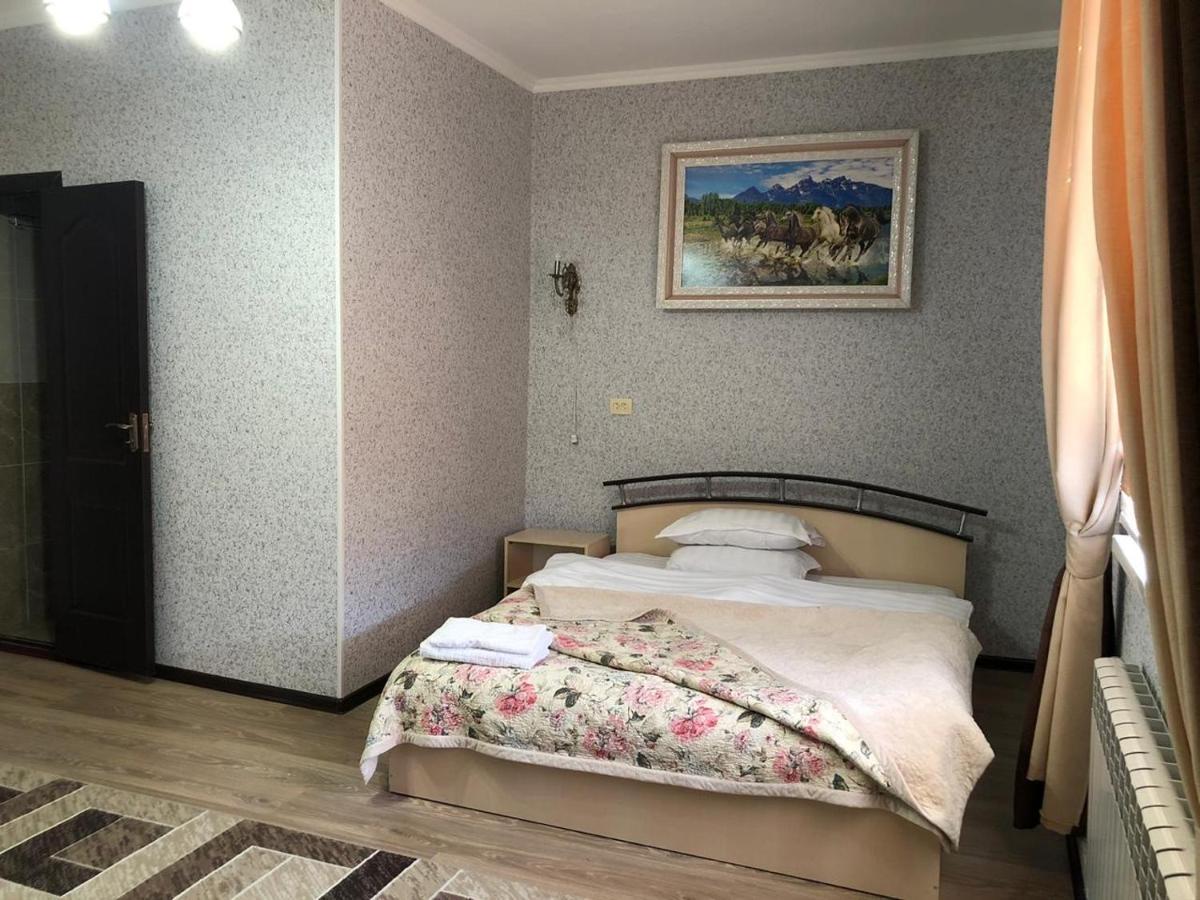 Hotel Keruen Taraz Esterno foto